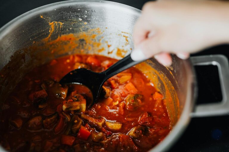 Beginner Guide to Using a Slow Cooker for Easy, Delicious Meals